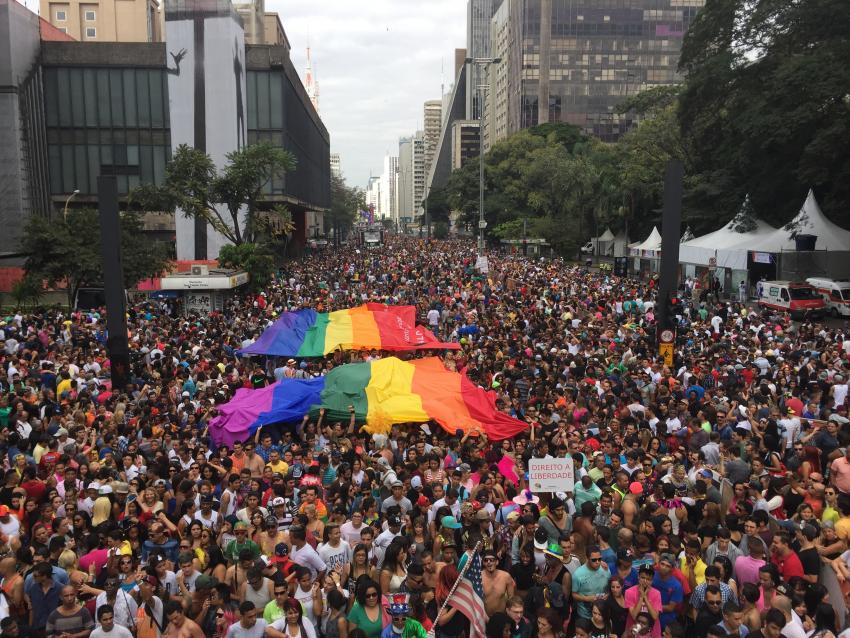 Na ª edição Parada do Orgulho LGBT de São Paulo cobra respeito e igualdade Sul