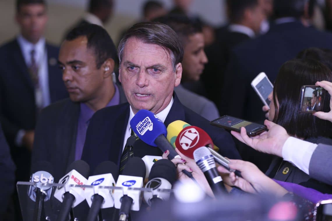 Bolsonaro defende mudan\u00e7a na lei para afrouxar combate ao trabalho ...