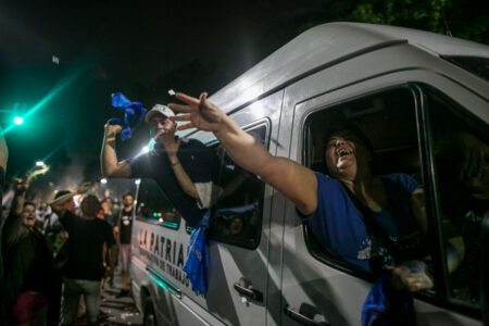 ‘O pesadelo acabou’ e a ‘esperança voltou’: caras e falas da festa da vitória na Argentina