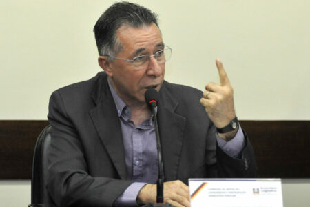 Deputado Valdeci Oliveira (PT), proponente da audiência. | Foto: Celso Bender/Agência ALRS
