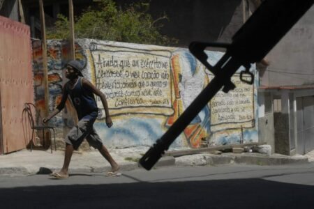 Pesquisa mostra que estereótipos e características corporais influenciam na abordagem da polícia em Porto Alegre. Foto: EBC