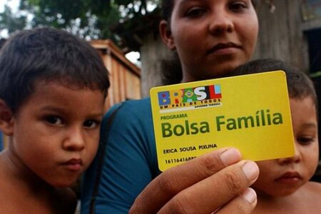 ‘Improvisado e provisório’, Auxílio Brasil começa a ser pago dia 17; entenda o que muda