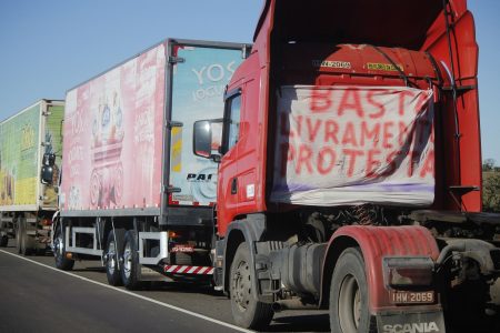Caminhoneiros insistem em isenção de impostos sobre diesel para encerrar greve