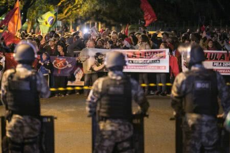 Manutenção ilegal da prisão de Lula é a ditadura escancarada (por André Rosa)