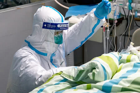Coronavirus contagia bolsas mundiais, Itália decreta quarentena fiscal