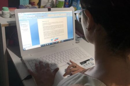 Veto de Bolsonaro reforça descaso com acesso a internet para professores e alunos