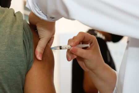 Idosos de 66 anos ou mais poderão se vacinar entre sexta e domingo na Capital. Foto: Cristine Rochol/PMPA
