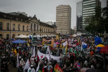 Ato dia 29 de junho contra o governo Bolsonaro reuniu milhares de pessoas em Porto Alegre. Foto: Luiza Castro/Sul21