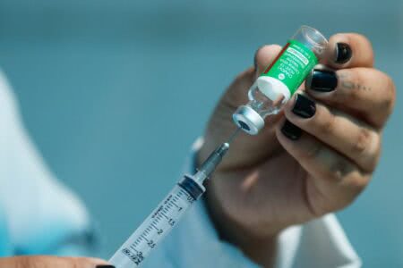 Estudo da Fiocruz mostra efetividade das vacinas contra covid-19 em idosos