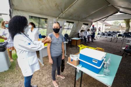 Em Porto Alegre, 86% dos idosos já tomaram as duas doses da vacina contra a covid-19. Foto: Cristine Rochol/PMPA