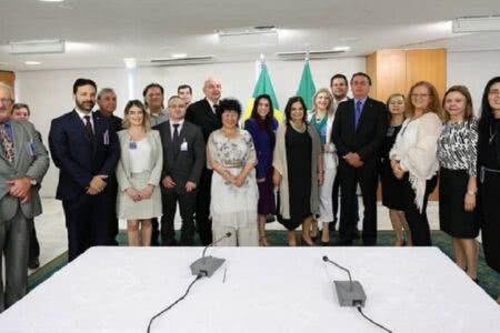 ‘Gabinete paralelo’ de Bolsonaro teve presença de conselheiros do CFM