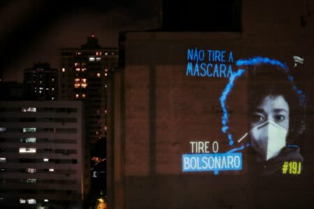 Projeção em São Paulo convoca para os protestos do #19J. Foto: Guilherme Gandolfi/Levante