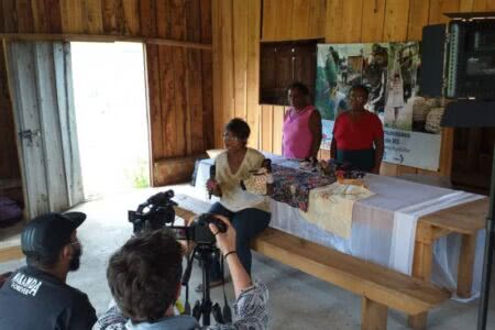 Moradoras da comunidade quilombola Maçambique dão entrevista para a TV Nação Preta. Foto: Prefeitura de Canguçu