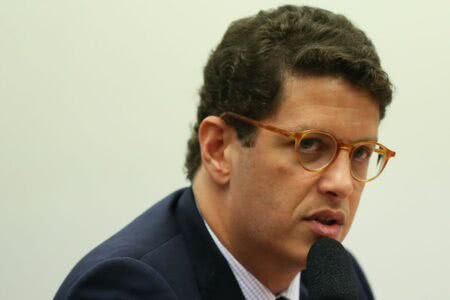 Ministra do STF determina apreensão do passaporte de Ricardo Salles