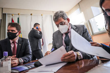 Melo detalhou as propostas em reunião com líderes da Câmara Municipal | Foto: Mateus Raugust/PMPA