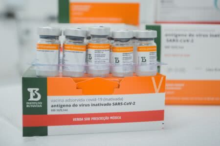 Vacinas que chegaram ao Estado serão reservadas para segunda dose. Foto: Felipe Dalla Valle/Palácio Piratini