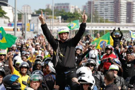 Vereadores pedem que Município fiscalize motociata de Bolsonaro em Porto Alegre