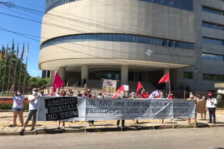 Protesto realizado em frente ao TRF4, em dezembro de 2020, cobrou a apuração das denúncias contra um integrante do tribunal. Foto: Rosane Vargas/Sintrajufe/RS