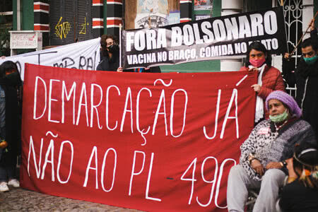 Manifestação contra o Marco Temporal e o PL 490, ocorrida em Porto Alegre, no fim do mês passado| Foto: Isabelle Rieger
