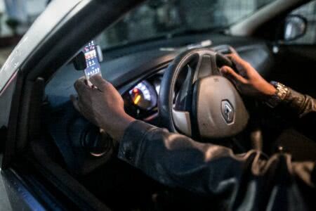 Motoristas de aplicativo relatam perda de renda com aumento da gasolina e congelamento das tarifas | Foto: Luiza Castro/Sul21