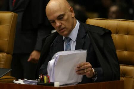 Alexandre de Moraes nega pedido para arquivar inquérito contra Jair Bolsonaro