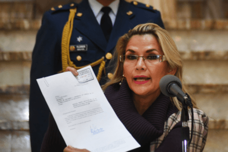 Jeanine Añez se autoproclamou presidente da Bolívia após Morales ser obrigado a renunciar ao cargo. Foto: Zaconeta Caballero Reinaldo/Reprodução