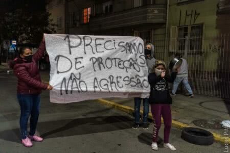 Moradores protestaram durante cerca de duas horas na Avenida Bento Gonçalves. (Foto: Lucas Pitta)