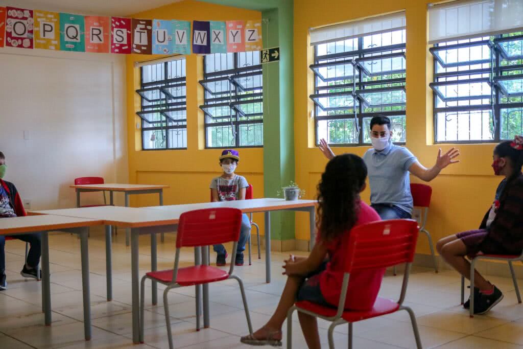 O ensino religioso em sala de aula - Luz nova no chão da escola