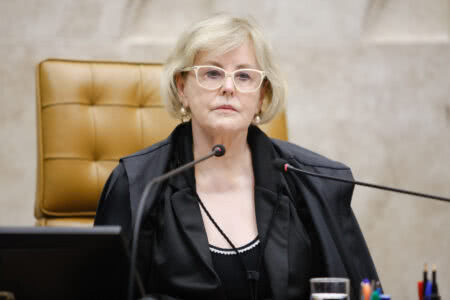 Rosa Weber suspende indulto de Bolsonaro a PMs condenados por massacre do Carandiru