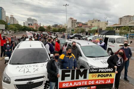 Motoristas cobram reajuste das tarifas em Porto Alegre, como ocorreu em outras capitais. (Foto: Simtrapli/Divulgação)