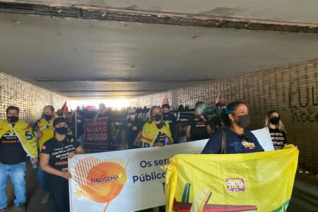 Servidores ocupam plenário da Comissão Especial da PEC 32, em Brasília