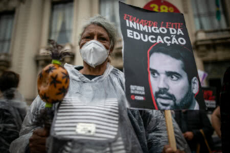 CPERS promove manifestação reivindicando reajuste salarial e melhores condições de trabalho para a categoria. Foto: Luiza Castro/Sul21