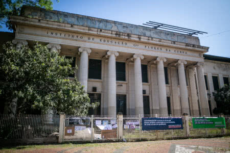 Após longos anos com obras paralisadas, destino do Instituto de Educação segue em disputa. Foto: Luiza Castro/Sul21