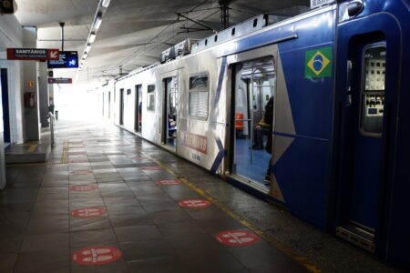 Enquanto alguns setores puderam se adaptar ao home office e ao isolamento social, o trem não parou, levando os trabalhadores de Porto Alegre a Novo Hamburgo. (Divulgação)