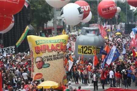 Manifestantes ocupam 10 quarteirões da Paulista no #2OutForaBolsonaro