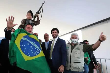 Bolsonaro em Belo Horizonte com criança armada / Foto: Presidência da República | Foto: Presidência da República