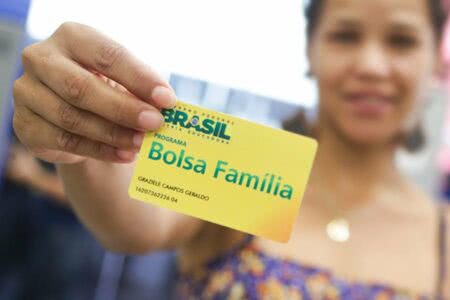 Transição propõe excluir R$ 175 bi do teto para financiar Bolsa Família de R$ 600