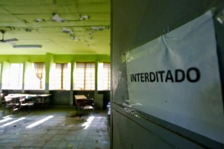 Escola Visconde do Rio Grande, em Porto Alegre, está com quatro salas interditadas, segundo o levantamento | Foto: Imprensa CPERS