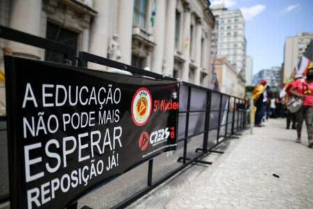 Professores cobram a reposição salarial dos 7 anos sem aumento. Foto: Luiza Castro/Sul21