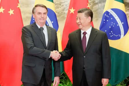 Há muitas lições a tirar quando se analisa a maneira como Brasil e China enfrentaram esta crise. (Foto: Isac Nóbrega/PR)