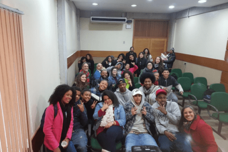 Alunos da professora Carla participando da sua defesa de Mestrado na Universidade Federal do Rio Grande do Sul