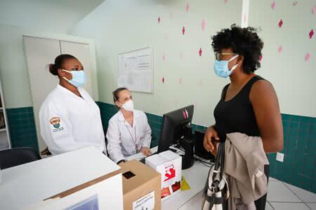 Porto Alegre cria mediadores interculturais para ajudar imigrantes no acesso à saúde