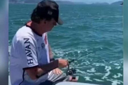 Bolsonaro pescando em Florianópolis (Reprodução: Instagram)