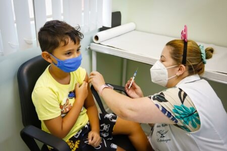 Com vacina liberada a partir dos 6 anos, Porto Alegre imunizou menos de 10% das crianças até agora