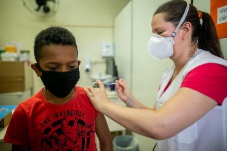 Crianças de 7 anos já podem ser vacinadas em Porto Alegre