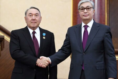 O primeiro presidente do Cazaquistão, Nursultan Nazarbayev, e o Chefe de Estado Kassym-Jomart (Akorda Press)