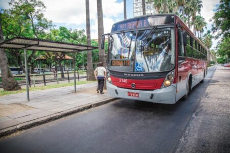 Projeto da Prefeitura quer abolir idade máxima para ônibus circularem em Porto Alegre
