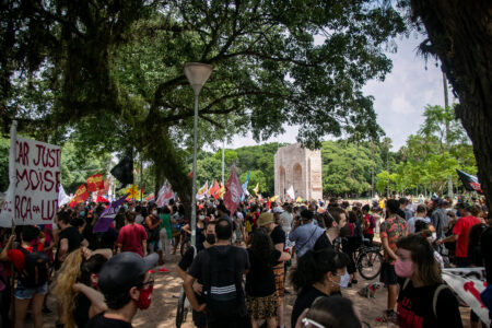 Ato em Porto Alegre reuniu centenas de pessoas no Parque da Redenção. (Foto: Luiza Castro/Sul21)
