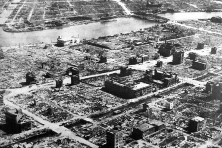 Bombardeio sobre Tóquio matou cerca de 100 mil pessoas (Reprodução/Domínio Público)