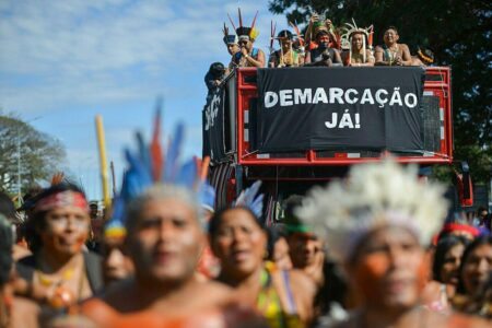 Luta pela demarcação de terras indígenas no Brasil é antiga. Foto: Christian Braga/MNI